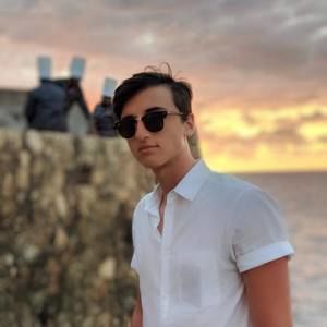 Meet your Posher, Simon